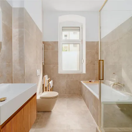 Lb Living - - Grand Luxury