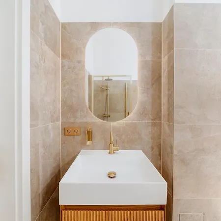 Lb Living - - Grand Luxury